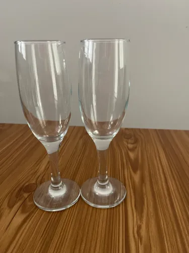 2 taças de vidro