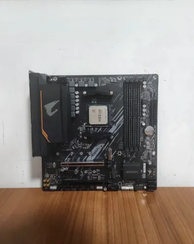 Kit Processador AMD Ryzen 7 5700X, Placa Mãe B550M AORUS ELITE