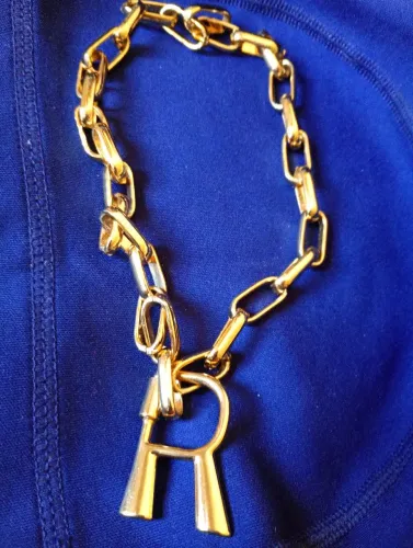 lindo colar dourado semijoia