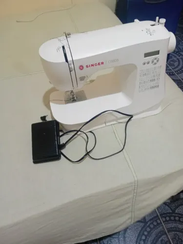 Máquina de costura singer