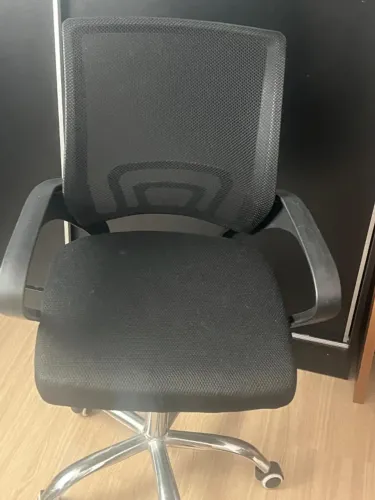 Cadeira e escrivaninha 