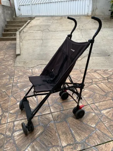 Carrinho de bebê estilo guarda chuva, mareca voyage, usadinho 50 reais!!