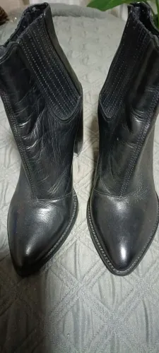 Bota em couro 34