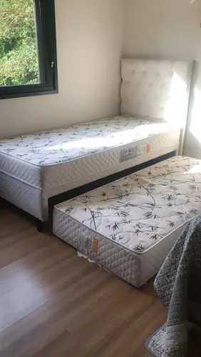 Cama box solteiro de embaixo e em cima duas em uma só