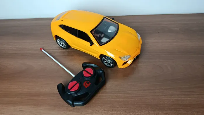 Carrinho de controle remoto Lamborghini Urus 