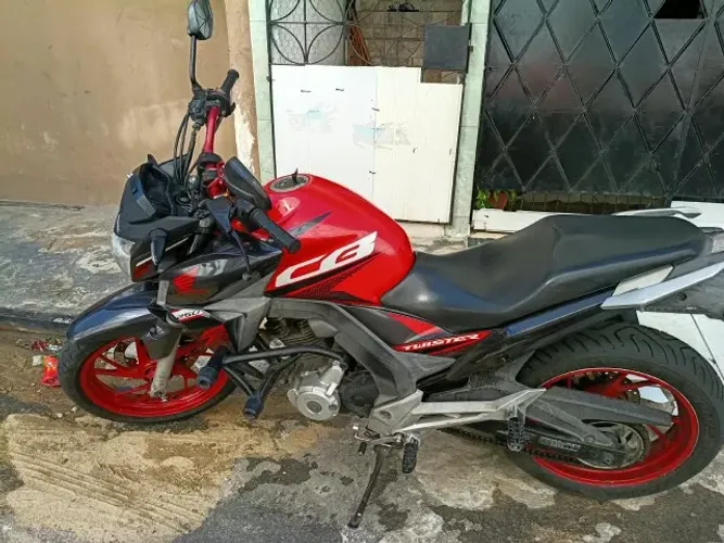 CB TWISTER 250CC VERMELHA LEIAM A DESCRIÇAO