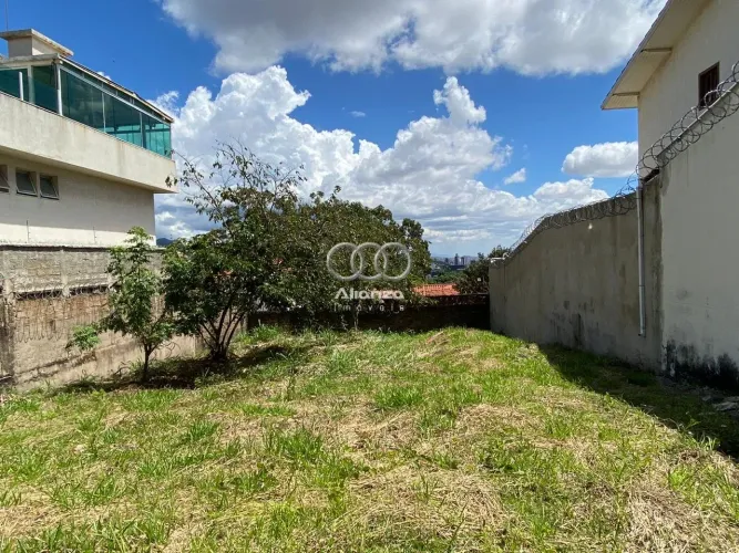 Lote 435 m² à venda no Belvedere.