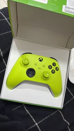 Controle Sem Fio Microsoft Wireless Controller para Xbox Series X|S Electric Volt