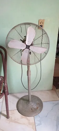 Vendo ventilador de pé Arno 