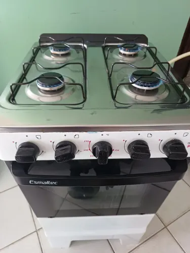 Fogão Esmaltec semi novo