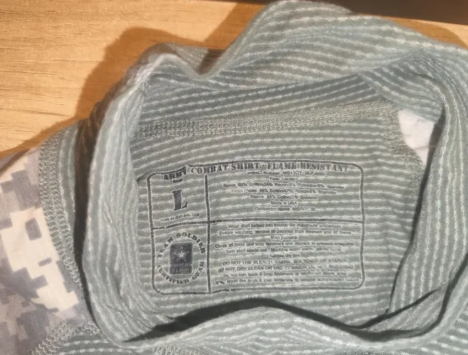 Camiseta manga longa de combate exército americano.