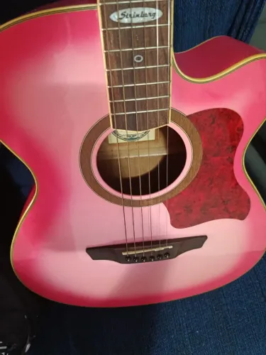Violão rosa 