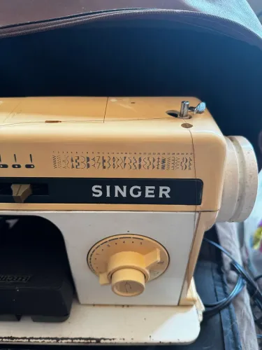 Máquina de costura singer