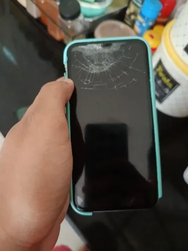 iPhone 11 com defeito