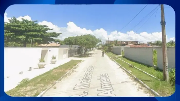 CASA - Localizada no bairro Novo Prado, em Prado/BA, com área construída de 48,00m², edifi