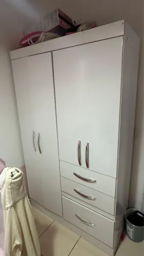 Guarda roupa pequeno 