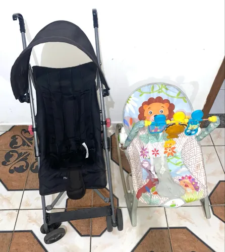 Carrinho guarda chuva e cadeirinha de balanço