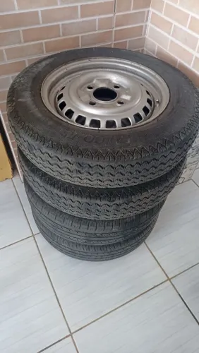 Jogo rodas fusca aro 15 com pneus 