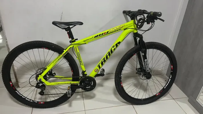 Bicicleta Aro 29 Track e Bikes TKS-29 com Suspensão Dianteira, Freio a Disco e 21 Marchas