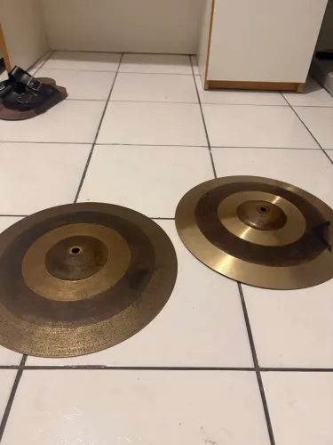 Prato Chimbal (Hi Hat) Avatar Dualtone B20 14?