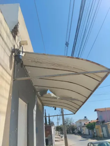Vendo um toldo 