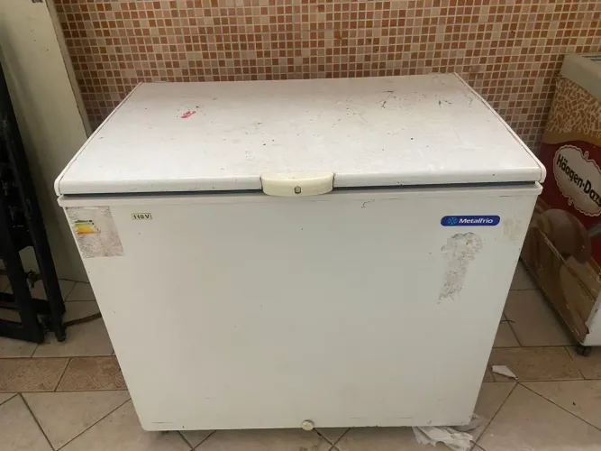 Freezer e refrigerador metalfrio