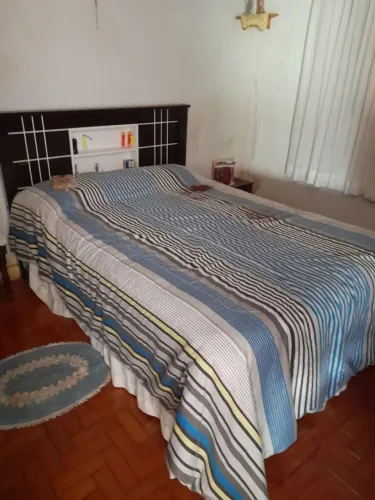 Cama com cabeceira