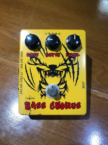 Pedal chorus bass