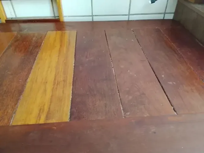 Mesa de madeira + 6 cadeiras