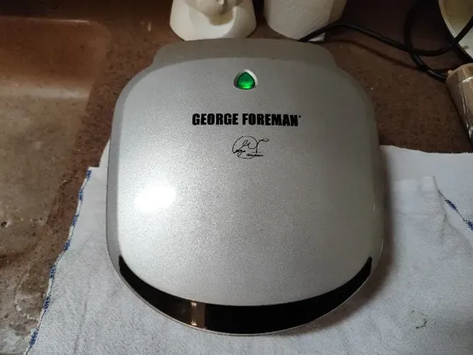 Grill George Foreman Original 127V - Modelo GR136M127V (The Champ)