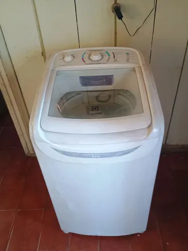 Máquina de lavar roupa Electrolux 8 kg funcionando perfeitamente 