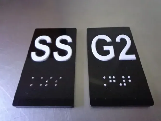 PLACAS DE IDENTIFICAÇÃO PARA ELEVADORES E EMPRESAS