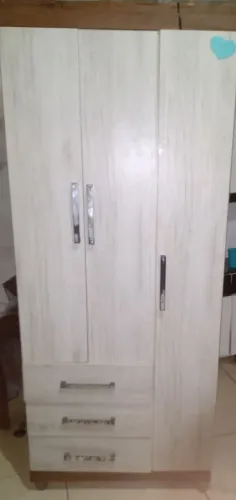 Vendo guarda-roupa de solteiro e um armário de cozinha 