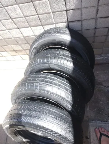 Jogo de roda e calotas HB20<br>R$ 1200,00