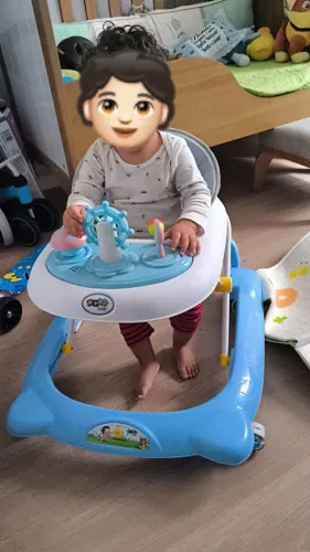ANDADOR INFANTIL COM REGULAGEM DE ALTURA E BRINQUEDO QUE TOCA MUSICA