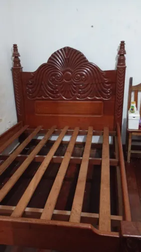 Cama Casal Colonial em Angelim Vermelho Maciço Entalhada