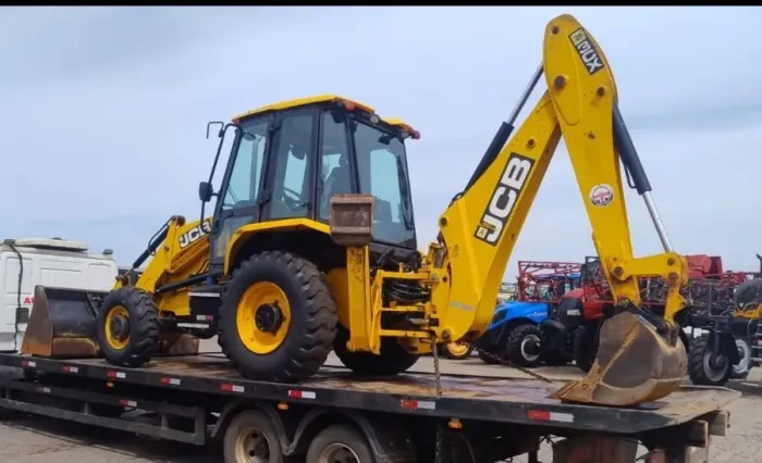 Retroescavadeira JCB 3cx 2022 (3750h)