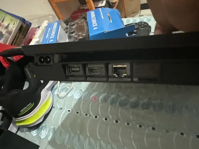 PS4 Slim 1TB Semi novo com Lacre Completo?