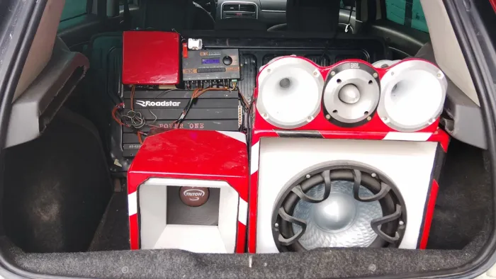 Vende se um som automotivo