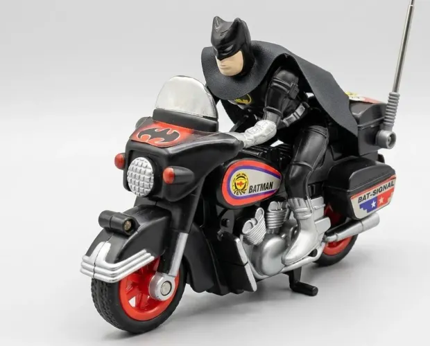 Batman Anos 90 na Moto Knight Cycle - Item de Colecionador (Antena Intacta)