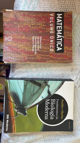 Livros acadêmicos - Matemática, Física e Biologia
