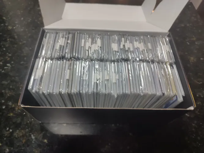 100 Lotes de cartas pokémon!