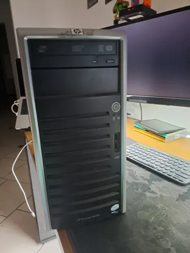 Servidor HP ProLiant ML110 (Para Peças / Não Liga / Sucata)