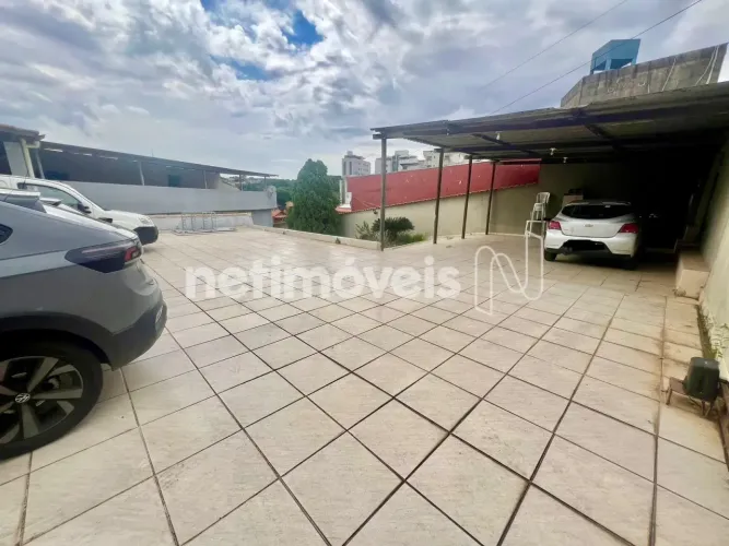 Excelente casa com barracão no bairro Alípio de Melo!