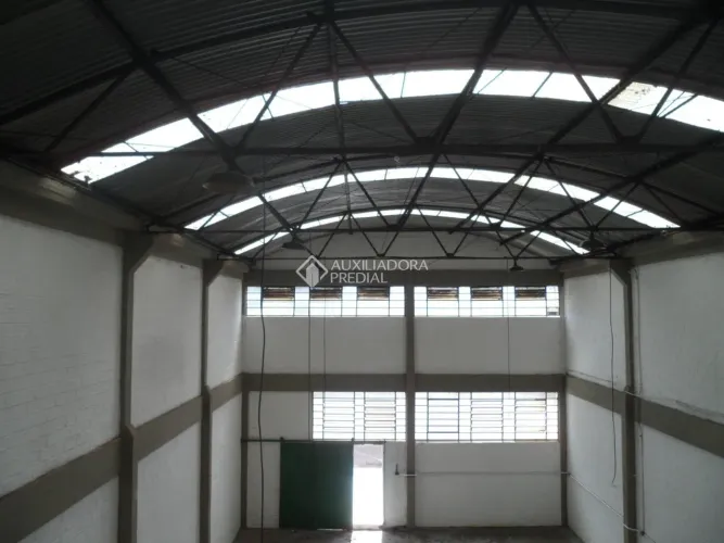 Galpão/Depósito/Armazém à Venda no Bairro Floresta com Área de 112 m² disponíveis.