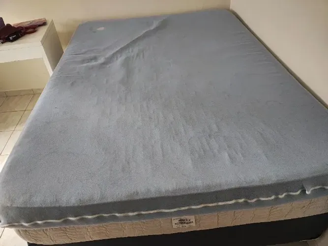 Base de cama casal usada e colchões