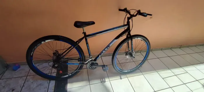 Bicicleta Aro 29 Preta e Azul com Freio a Disco