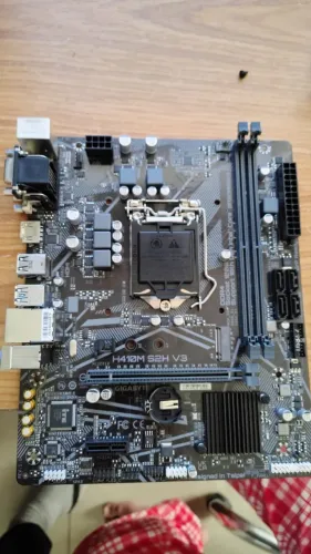 Placa-mãe Gigabyte H410M S2H V3 LGA1200 - Excelente Estado
