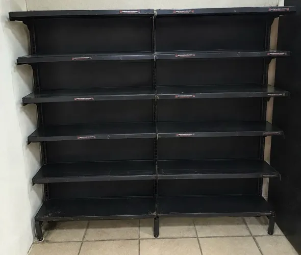 ESTANTE DE FERRO