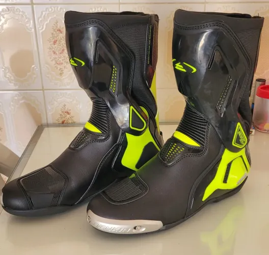 Bota para motociclista